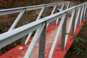 Brücke über Bach (sh. Montagen)