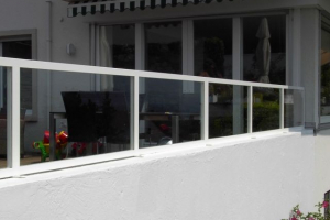 Brüstunggeländer mit Glasfüllung