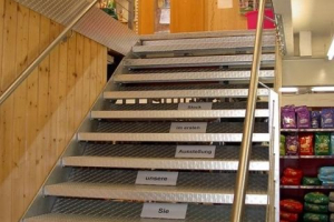 Riffelblech-Treppe mit CNS Handlauf